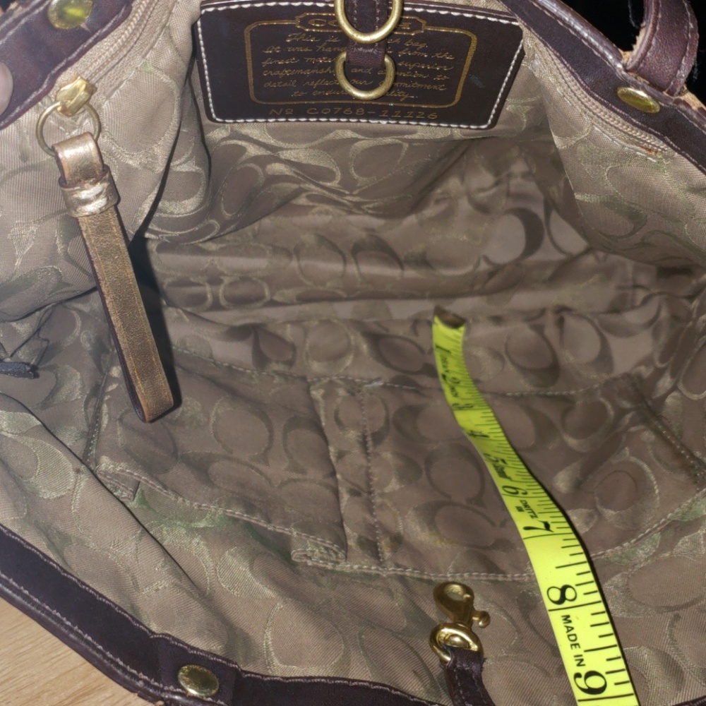 🎯Coach larger purse for sale only.Yes it is USED. - Picture 8 of 8